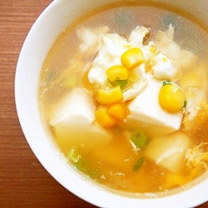 コーン・卵の中華スープに豆腐プラス！